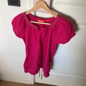 Rosa tröja  - Säljer min fina rosa tröja som tyvärr inte kommer till användning🩷