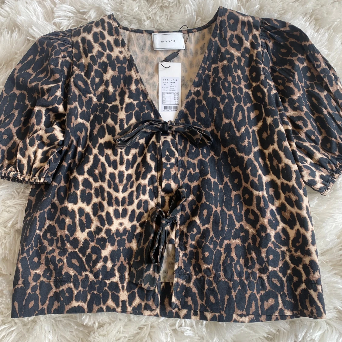 Leopard blus med knytband