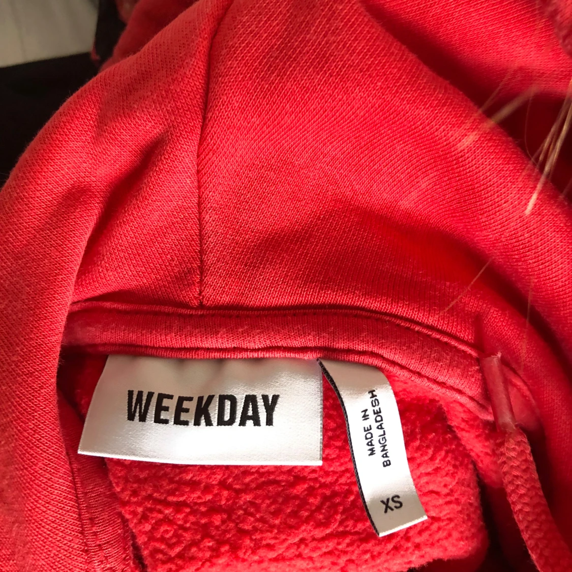 Röd hoodie från Weekday - 92