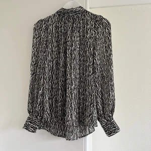 H&M blus zebra  - Ny oanvänd inget att anmärka på  Normal i storlek🫶🏻