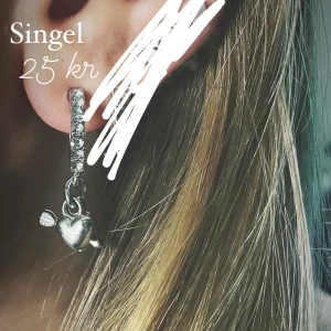 Örhänge - Örhänge med hjärta med pil igenom💗