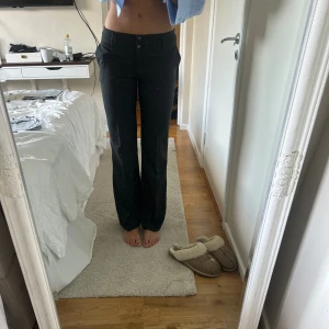 Lågmidjade kostymbyxor  - Toppskick, svarta med mörkgrå ränder