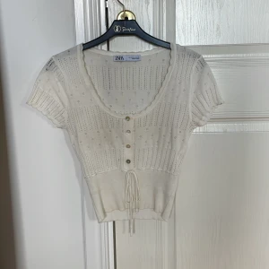 Topp - Super fin stickad topp från zara med sötaste detaljerna! 