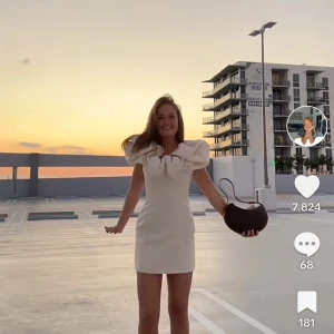 Ny klänning från Gina - Lapp finns kvar, nypris 699kr 