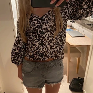 Leppard topp - Skitsnygg blus med leopard mönster!! ❤️❤️