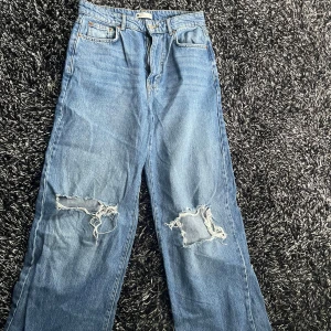 Gina jeans  - Gina jeans utsvängda ben, i storlek 38/M Andvänt några fåtal gånger🙂.