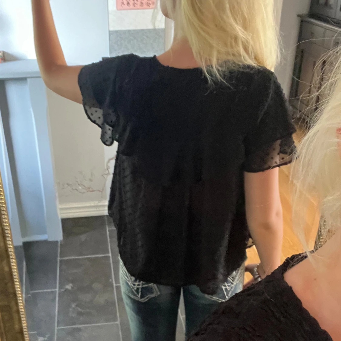 En mycket fin svart blus - 91