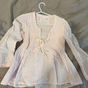 Odd Molly blus  - Säljer denna jätte fina odd molly blusen!! Säljer den pågrund av att den inte kommer till användning!! Bra skick! (Katt och hund i hemmet)