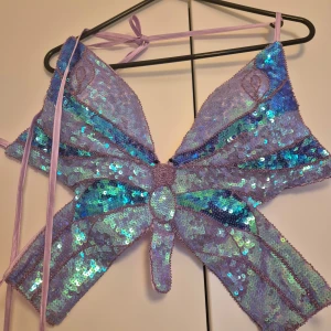 Fjärilstopp korsett  - Paljett topp från Naanaa, använd endast en gäng ✨️