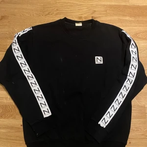 New black tröja - Tröja från New black