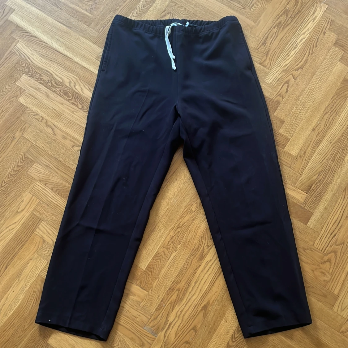 Svarta byxor från Weekday