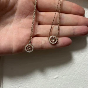 Smycken från lily and rosé  - Armband och halsband från lily and rosé i roseguld med rosa Sten.  Båda för 300 eller 150kr/st