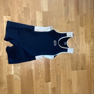 Khaki SBD Singlet - Khaki singlet, oanvänd pga fel storlek, Storlek L, nypris 1000-1200