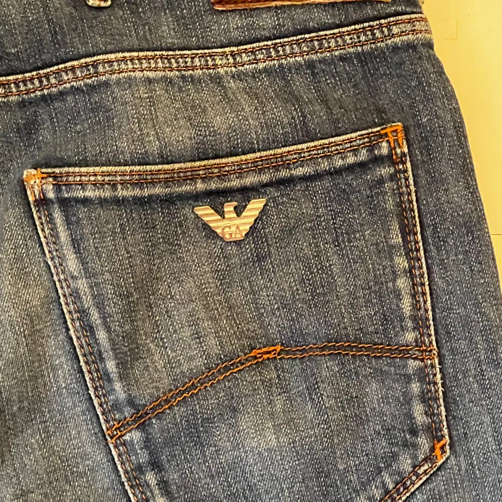 Trendiga Armani jeans i storlek W29, L34. Snygg tvätt. Mycket fint skick, säljer pga för små tyvärr. Pris kan absolut diskuteras.. Jeans & Byxor.