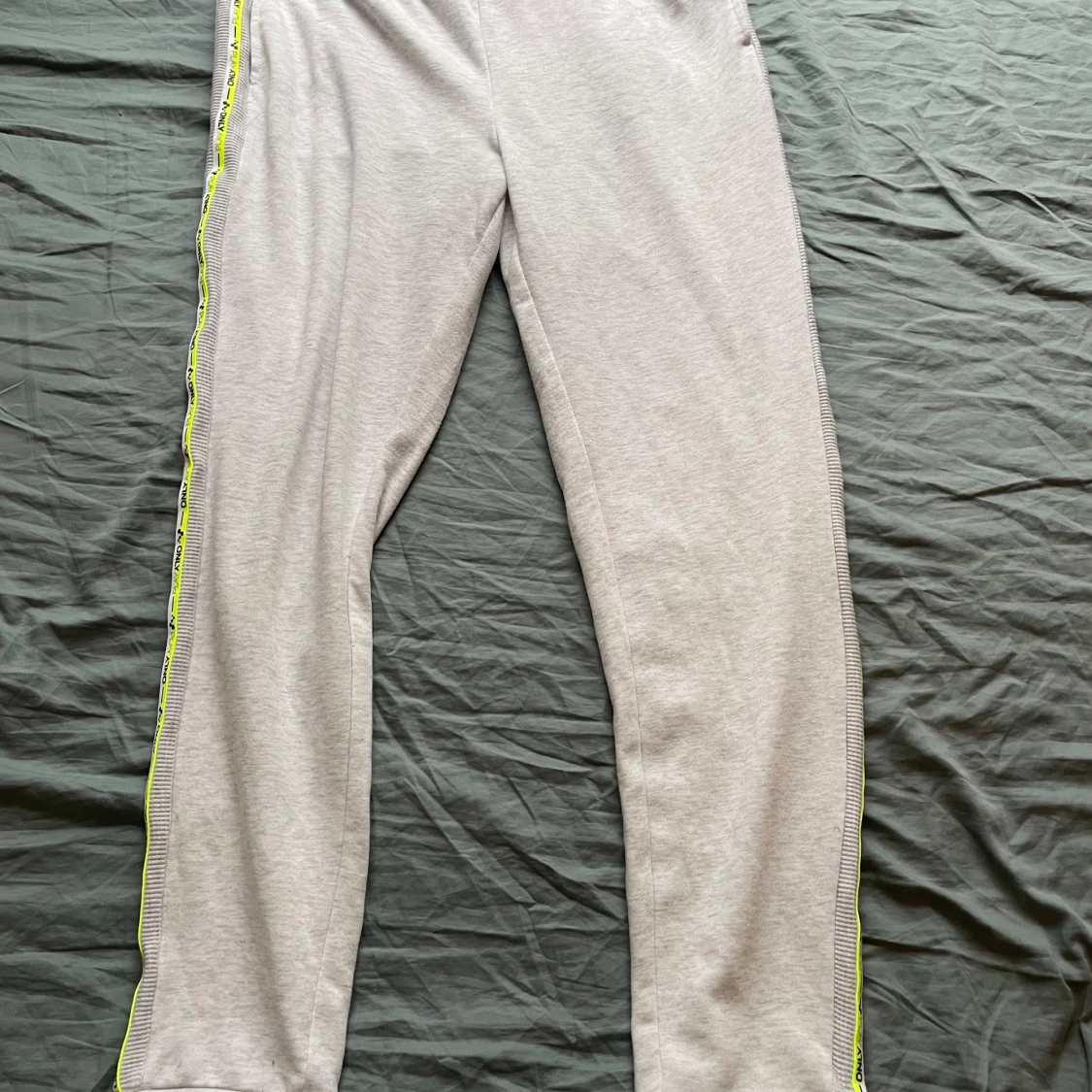 Grå vit sweat pants