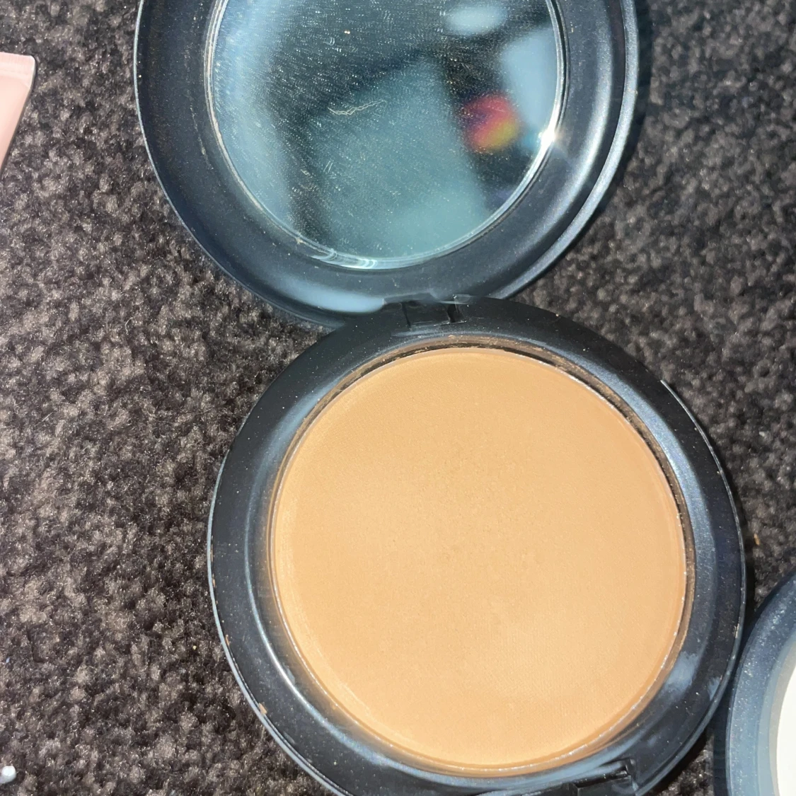 Puder från MAC och Vaseline - 90