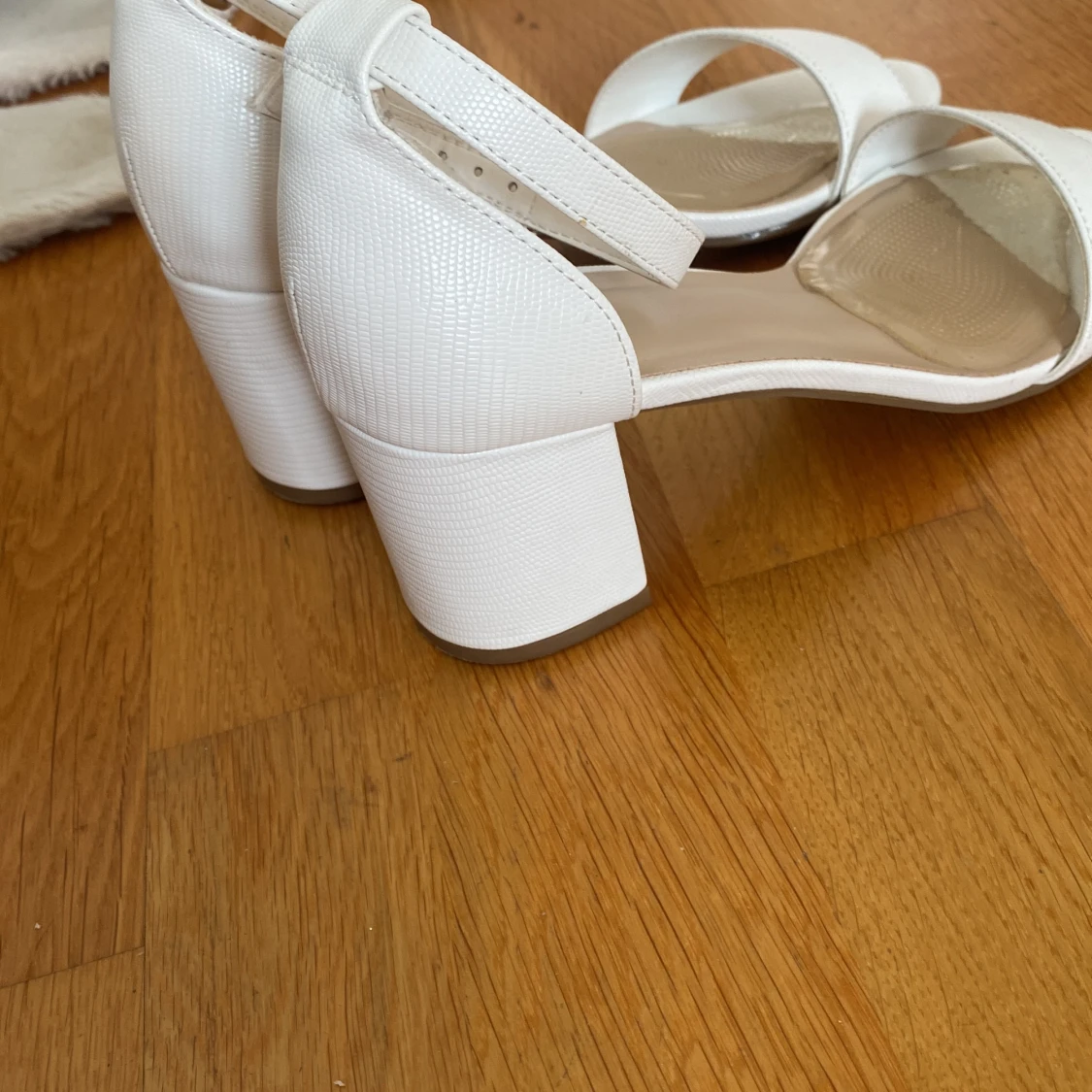 Säljer ett par klackskor! - 90