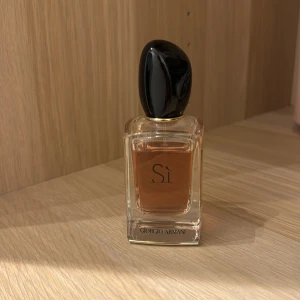 Parfym - Använd några gånger men väldigt mycket kvar.   