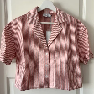 Croppad skjorta - Från Lisa&Lena för NA-KD  Ny med prislapp!