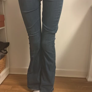 Flare bootcut jeans - Jätte söta flare jeans från märket MIH. Strechigt tyg. Pris kan diskuteras💗