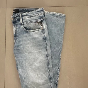 replay jeans - replay jeans i modellen anbass( slimfit)!  hör av er vid fler frågor&bilder!🤩