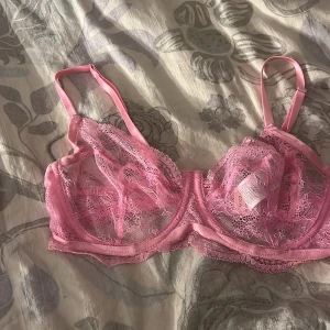 Bh - Väldigt fin och är använd 1 gång och pr tvättad 