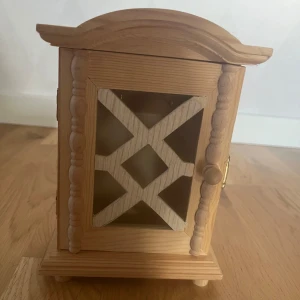 Nyckelskåp - Nyckelskåp. Ny  Två krokar inuti