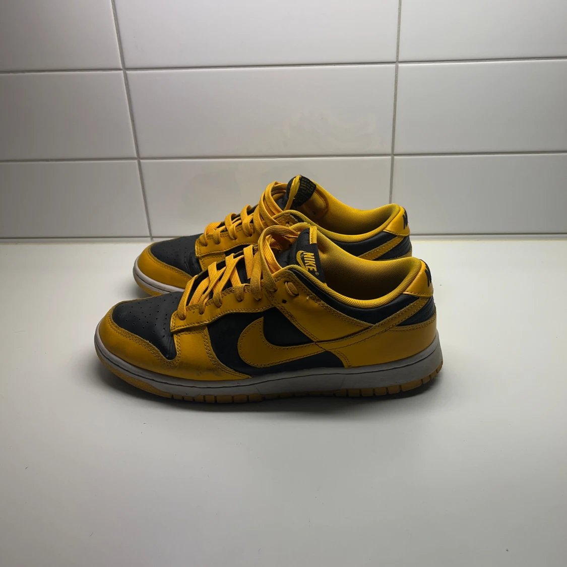 Nike dunks goldenrod