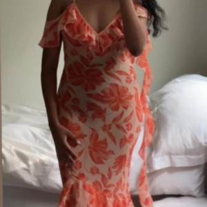 Sommarklänning - Sommarklänning, passar perfekt till bröllopsgäst. Storlek 40!