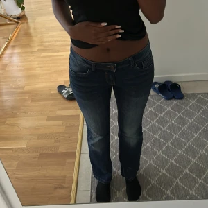 Clockhouse låg midjade jeans  - Jätte fina låg midjade jeans från clockhouse (C&A) Storlek 36. Dem är lite för korta för mig ( jag är 163) och bara använts 2 gånger.