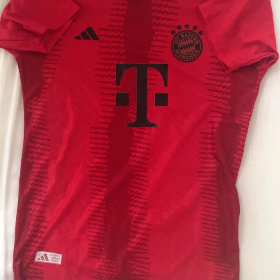 BAYERN MÜNCHEN TRÖJA