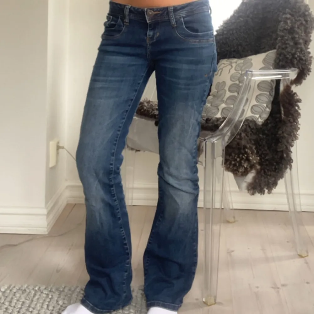 Superfina jeans från ltb i modellen valerie💖💖🫰🏼 Fint skick & storlek 25/30❣️❣️. Jeans & Byxor.
