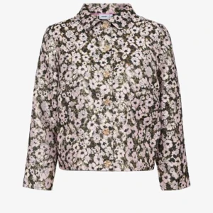 Nümph blazer-nine iron  - Själjer min farmors kavaj då den var för stor på henne, den är helt oanvänd ednast testad. Tyvärr ingen prislapp kvar. Superfina guldknappar på, 2 fickor.  Köpt på zalando. Nypris 1100kr 