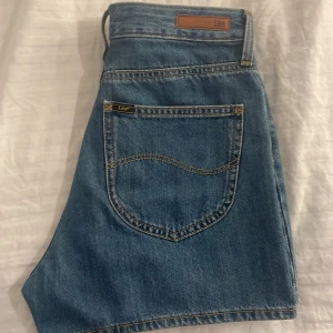 Shorts  - Jeansshorts nytt skick, skriv via frågor