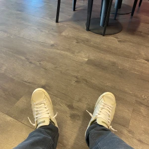 Philippe Model Skor - Säljer nu mina Models i ett använt skick. Sulan har tagit stryk, men fungerar som den ska! Storlek 41, sitter som 42. BUDA! 🥂