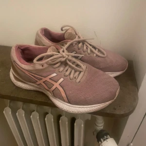 Asics löparskor rosa strl 38/39 - Asics löparskor rosa strl 38/39