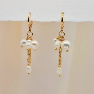 Handgjorda örhängen  - Handgjorda örhängen●Material-pärlor  och 100% rostfritt stål ●Örhängeskrokar -rostfritt stål. Nickel fri. Längd -5cm.  Vattentåliga, ändrar inte färgen! Köp för 1st-80kr eller 140kr/paret