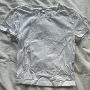 Vit t-shirt  - Super mjuk vit t-shirt!