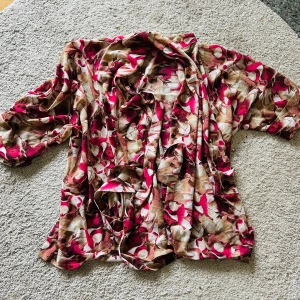 Klänning och blus Rodebjer - Helt nya 420 kr styck Rodebjer blus XL klänning L ring eller smsa 0736425527