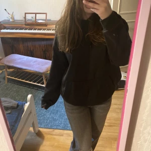 Oversized hoodie - Knappt använd utan tecken på defekter