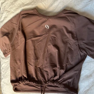 OWNU T-shirt  - Knappt använd 