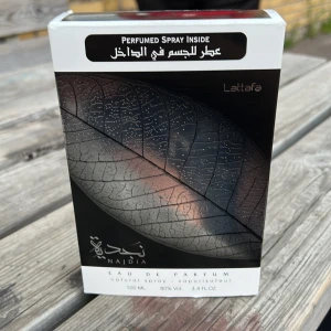 Najdia Lattafa  - Det finns drygt 95-90 ml kvar i den Sommarparfym