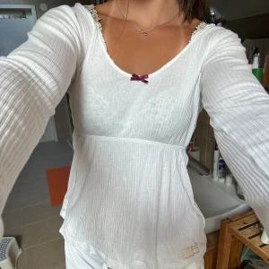 Odd Molly tröja - Jättegullig lång ärmar odd Molly tröja☀️ köpt för ett tag sedan men kommer inte till användning🙌🏼 pris kan diskuteras vid snabb affär, använd gärna köp nu funktionen ❣️