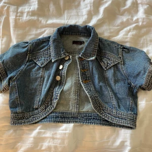 Jeans jacka kort - Snygg jeans topp/jacka 💙💙
