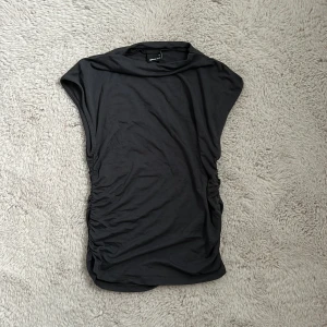 Tröja - Jättefin trendig tröja från ginatricot, aldrig använd 