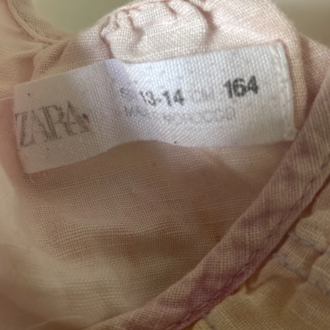 En rosa/gul klänning - 91