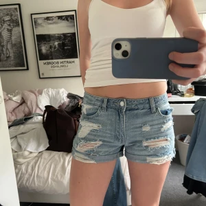 Low waist jeans shorts  - Bra skick ❤️passar 36 oxå 