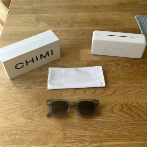 Chimi 04 - Säljer mina chimi 04 för att en spik på ena sidan har låssat men jag har limmat den sidan så dem funkar som vanligt bara att dem sitter lite snet men det märker man inte