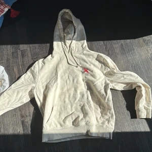 Arigato hoodie - Säljer nu min arigato hoodie pga att den inte passar. Skick 8/10. Vid frågor och funderingar så skriv till mig.