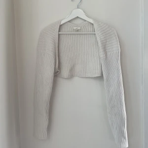 Kofta  - Jag säljer en kofta från hm i storlek s.